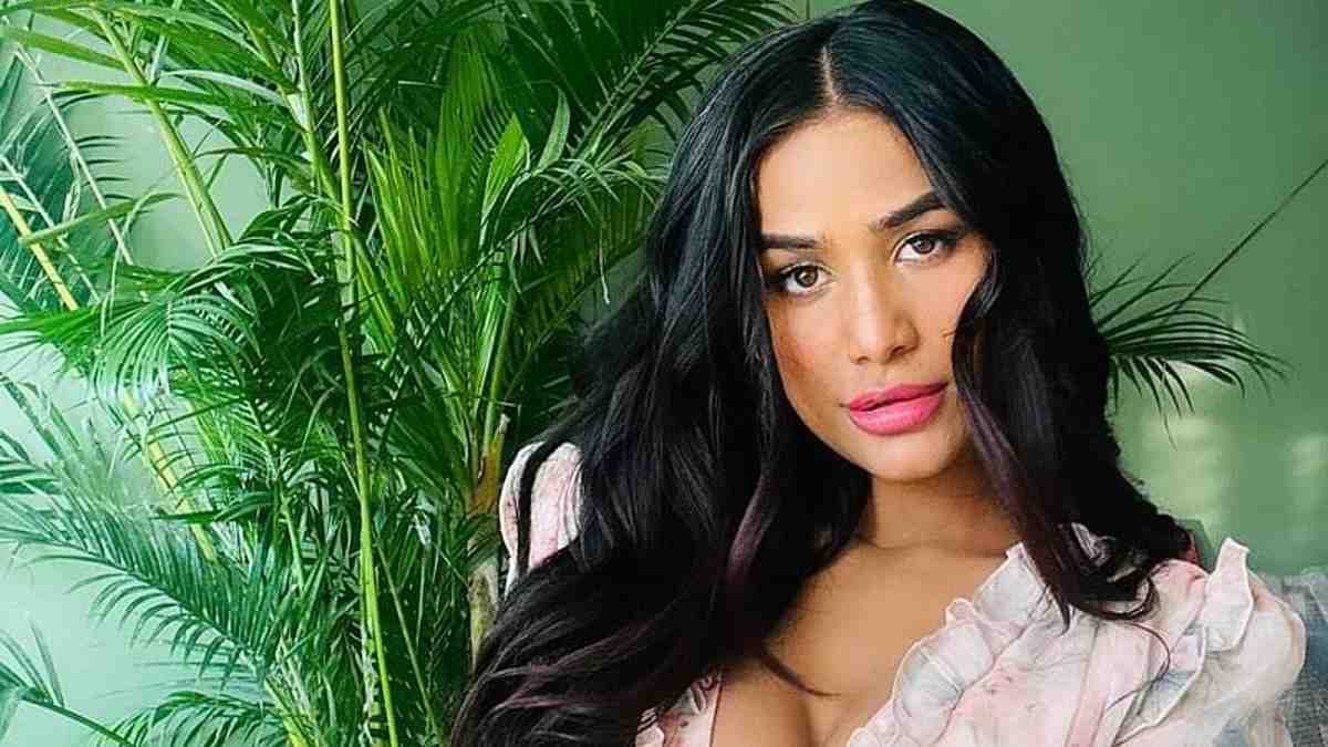 Poonam Pandey Biography